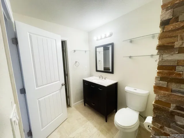 $1,750 | 1889 Windmere, Canyon Lake, TX 78133