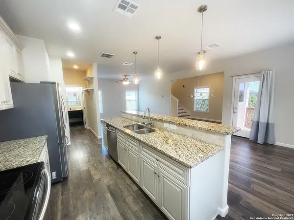 $1,675 | 1889 Windmere, Canyon Lake, TX 78133