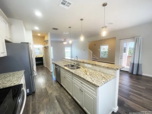 $1,750 | 1889 Windmere, Canyon Lake, TX 78133