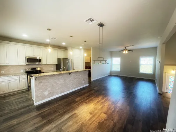 $1,675 | 1889 Windmere, Canyon Lake, TX 78133