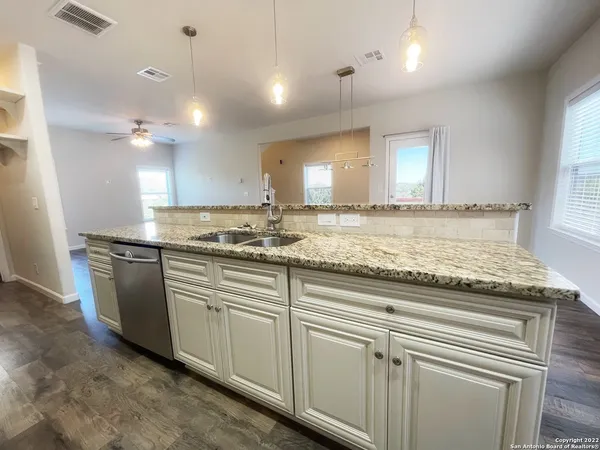 $1,675 | 1889 Windmere, Canyon Lake, TX 78133