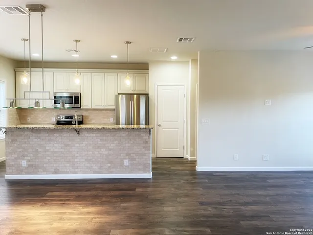 $1,750 | 1889 Windmere, Canyon Lake, TX 78133