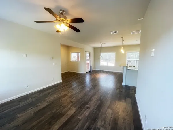 $1,675 | 1889 Windmere, Canyon Lake, TX 78133