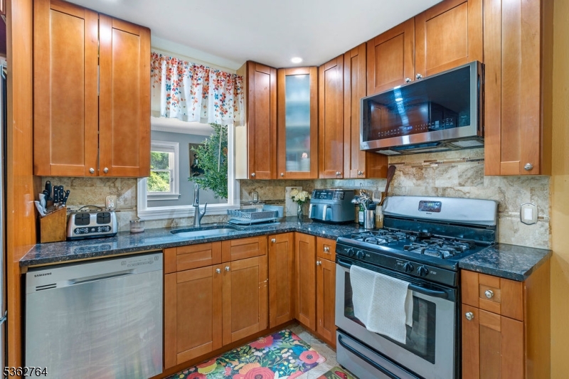 132 Parkside Road Plainfield, NJ 07060 - Photo 12 of 34