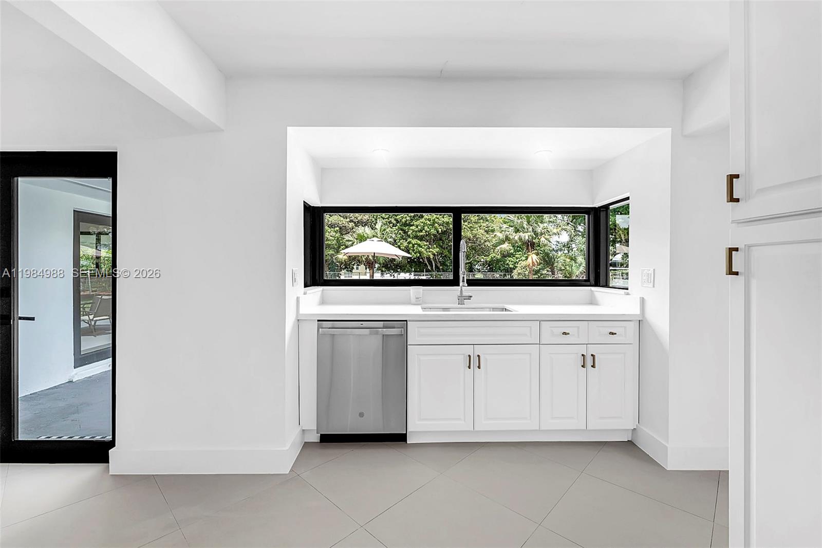 11640 Southwest 99th Court Miami, FL 33176 - Photo 10 of 41