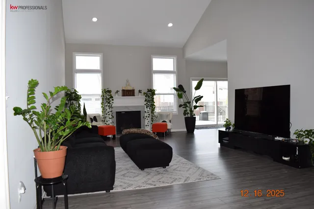 $3,000 | 30295 Berghway Trail, Warren, MI 48092