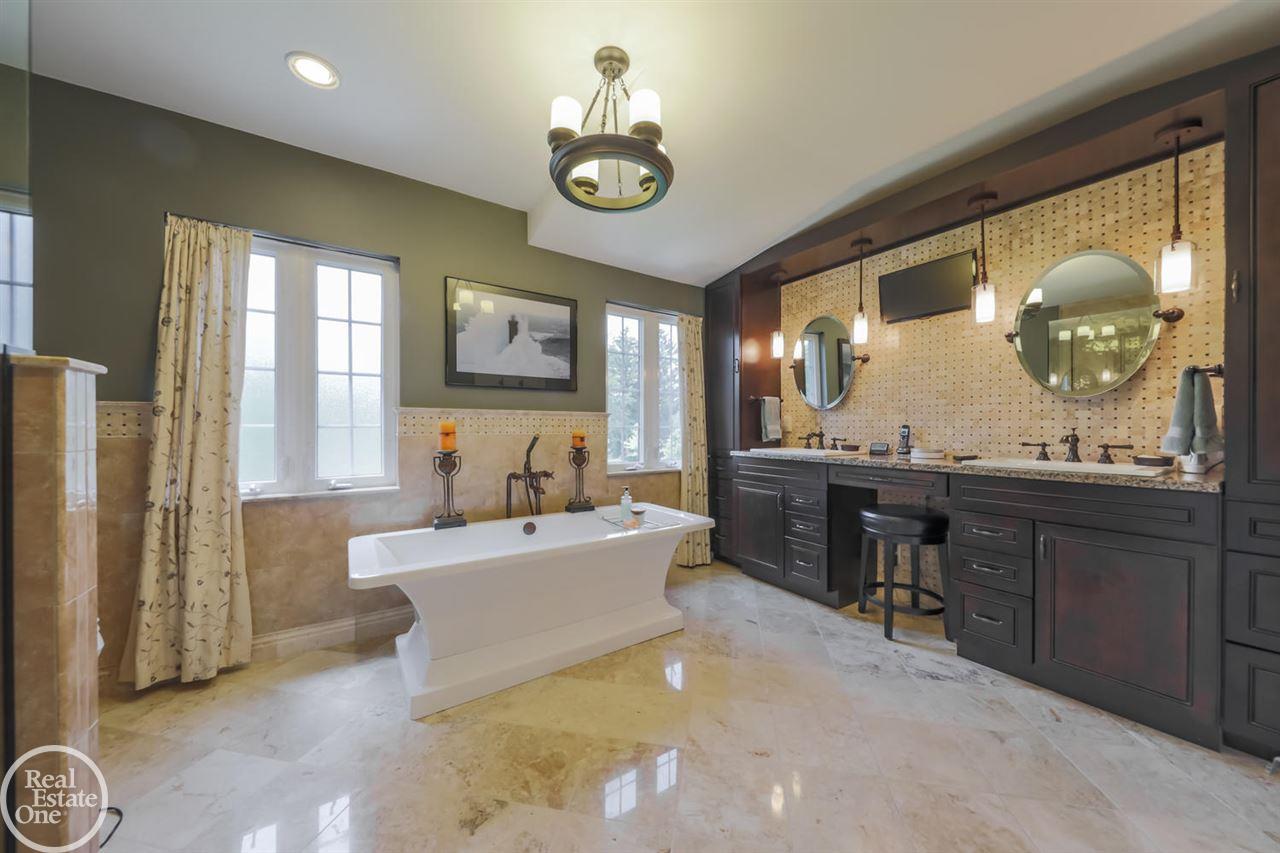 652 Middlesex Road Grosse Pointe, MI 48230 - Photo 35 of 75 50010366-34.JPG