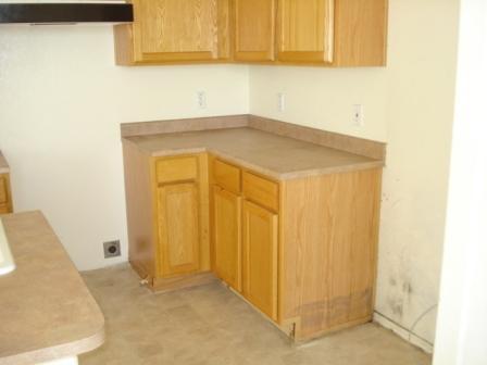 1404 East Bloch Road Phoenix, AZ 85040 - Photo 4 of 9 Kitchen