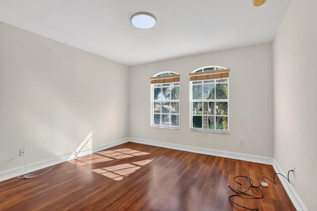 a view of a yard in front of house