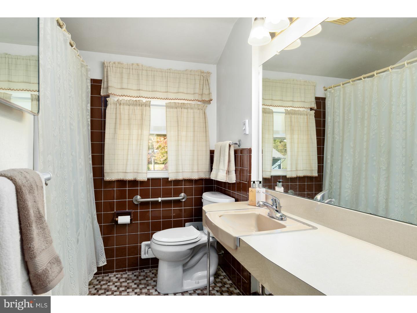 112 Antietam Road Cherry Hill, NJ 08034 - Photo 12 of 19 Bathroom