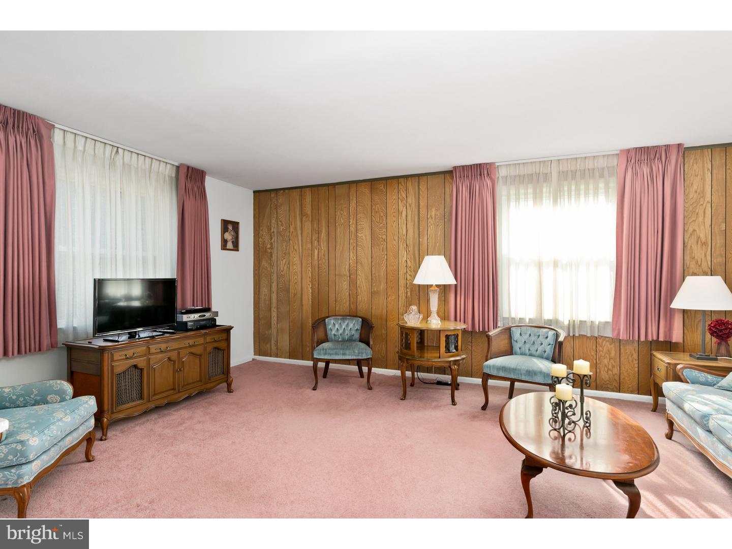 112 Antietam Road Cherry Hill, NJ 08034 - Photo 3 of 19 Living Room