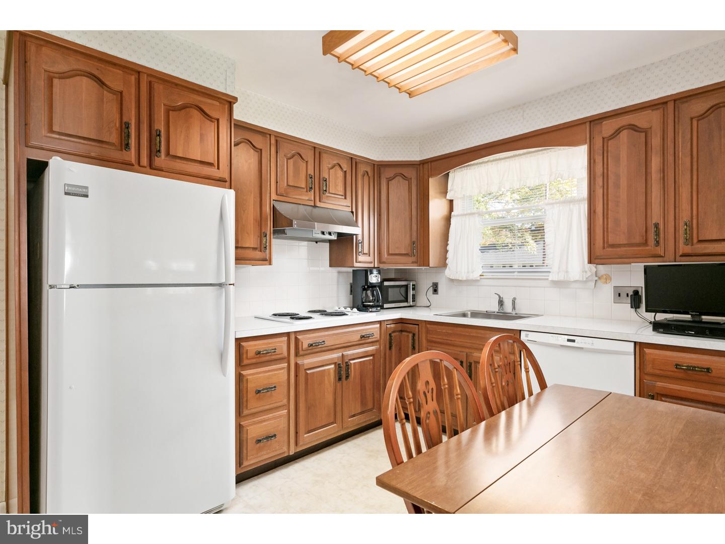 112 Antietam Road Cherry Hill, NJ 08034 - Photo 7 of 19 Kitchen