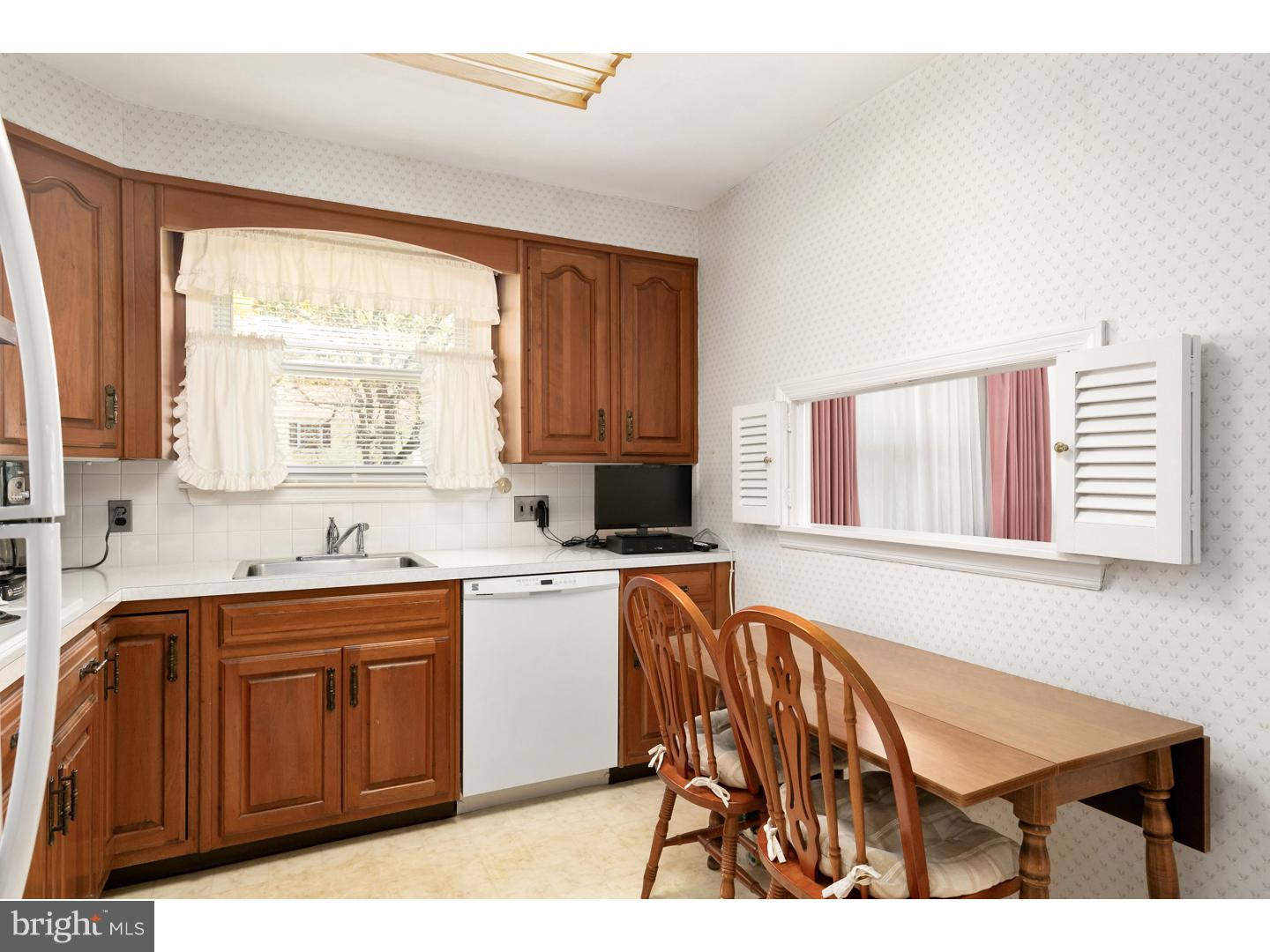 112 Antietam Road Cherry Hill, NJ 08034 - Photo 8 of 19 Kitchen