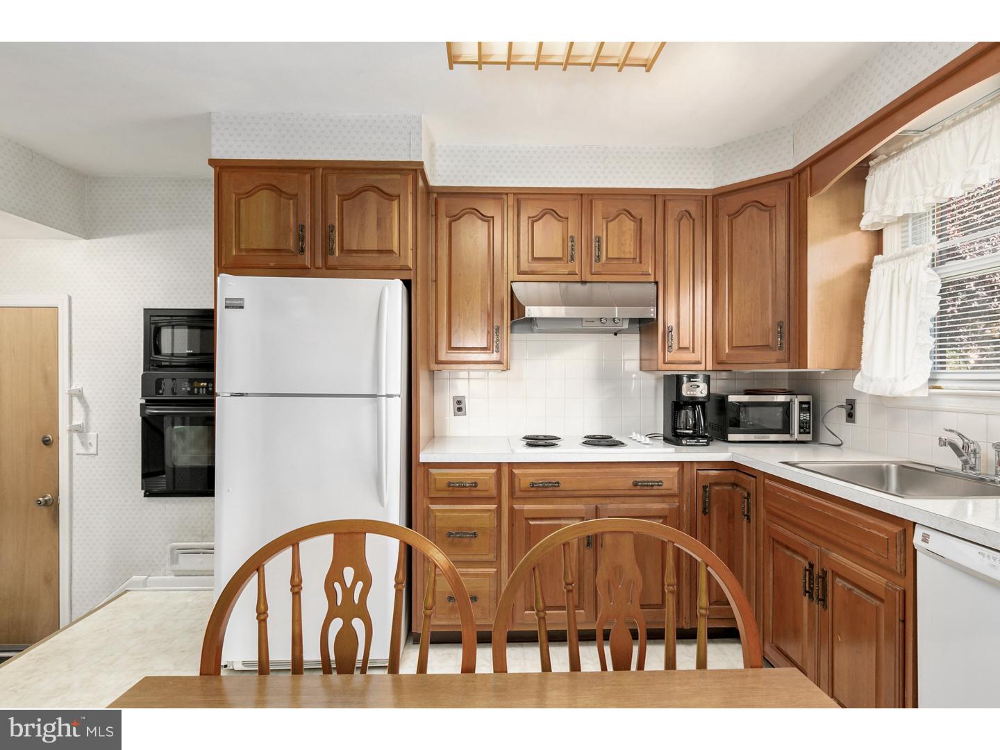 112 Antietam Road Cherry Hill, NJ 08034 - Photo 9 of 19 Kitchen