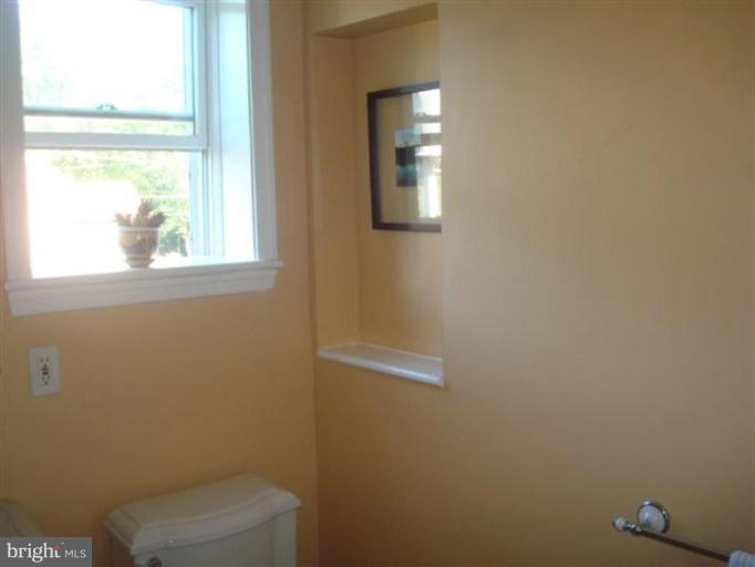 33 Tanglewood Road Catonsville, MD 21228 - Photo 7 of 19 Bath #1