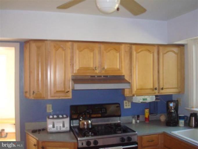 33 Tanglewood Road Catonsville, MD 21228 - Photo 10 of 19 Kitchen