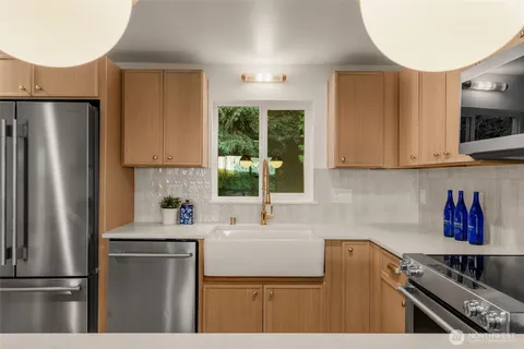 $1,425,000 | 3613 40th Avenue West, Seattle, WA 98199