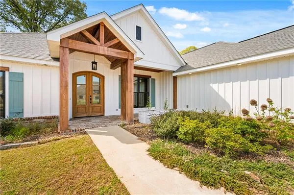 $379,000 | 313 St Landry Drive, Pineville, LA 71360