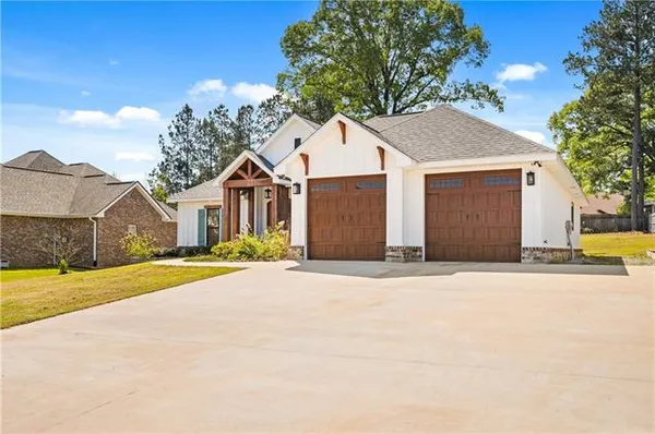$379,000 | 313 St Landry Drive, Pineville, LA 71360