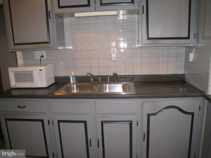 221 Shirley Road Upper Darby, PA 19082 - Photo 5 of 19 Kitchen