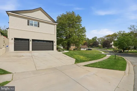 a black and white photo of a living room