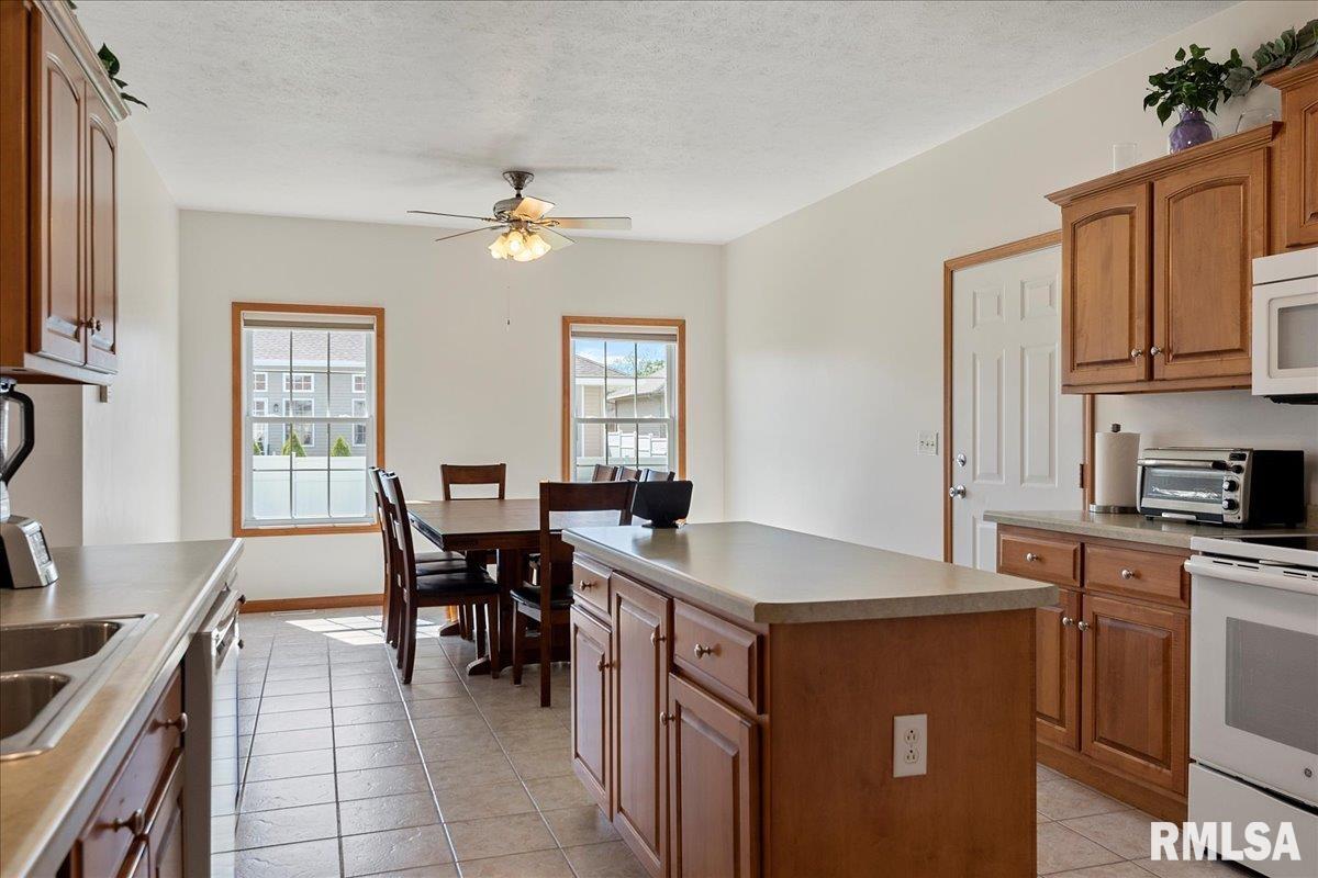 239 Maggie Drive Springfield, IL 62711 - Photo 15 of 62 Gallery Image 15