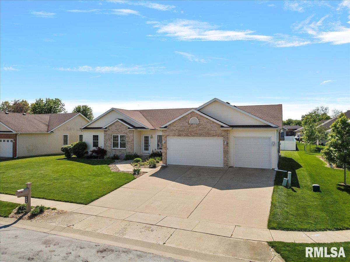 239 Maggie Drive Springfield, IL 62711 - Photo 4 of 62 Gallery Image 4
