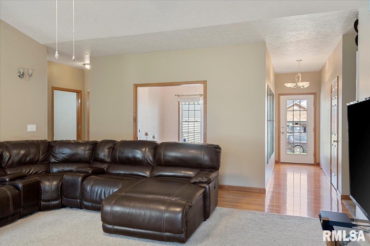 239 Maggie Drive Springfield, IL 62711 - Photo 10 of 62 Gallery Image 10