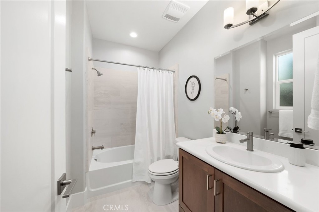 1590 Eucalyptus Road Nipomo, CA 93444 - Photo 37 of 75 Ensuite Bathroom for Guest Room