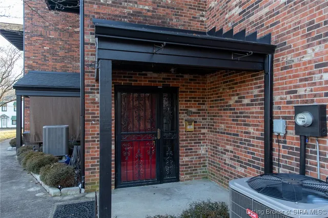 $254,900 | 1002 West Main Street, Madison, IN 47250