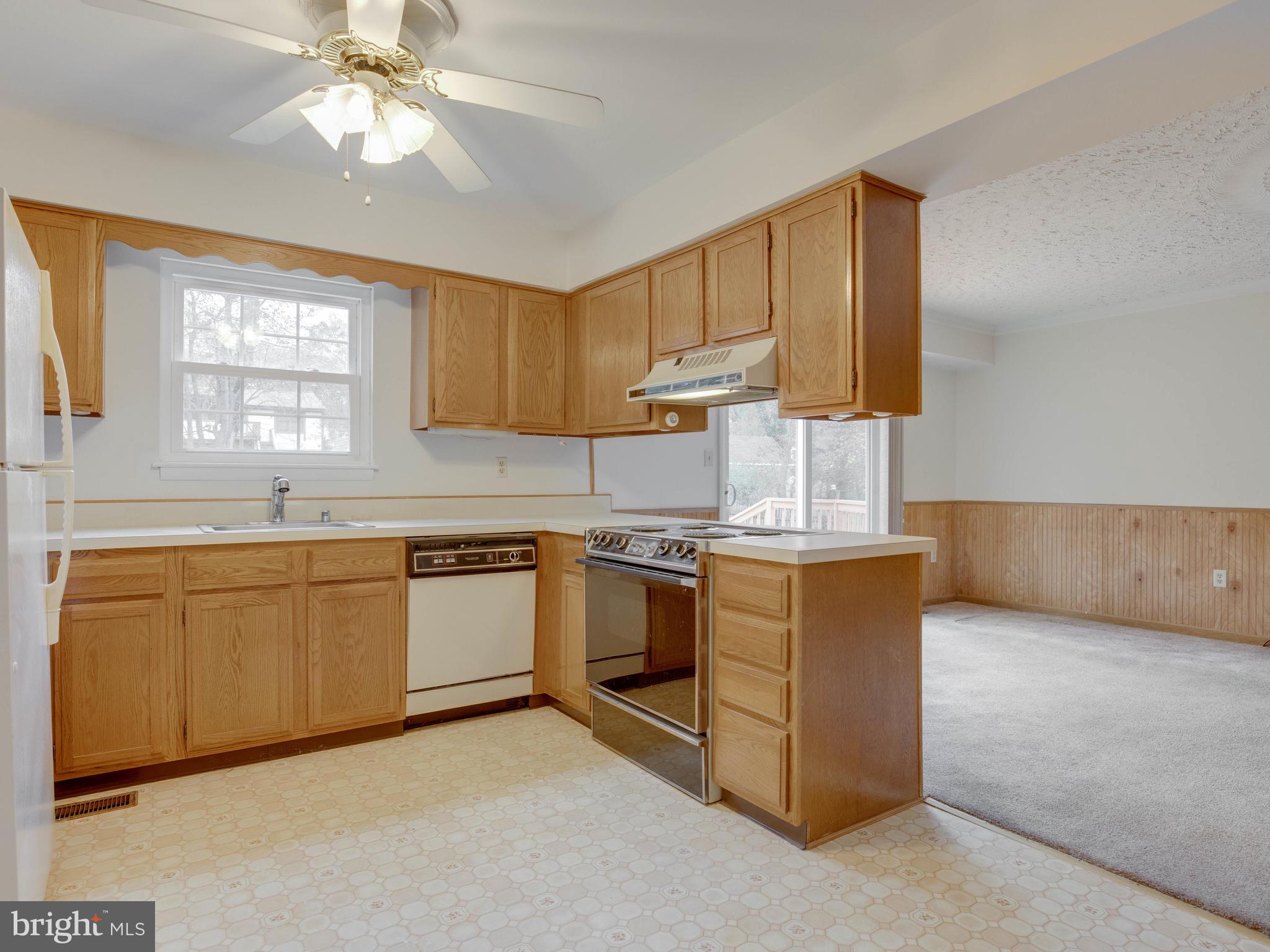 721 Mesquite Road Severn, MD 21144 - Photo 13 of 36 FAmily Room off Kitchen