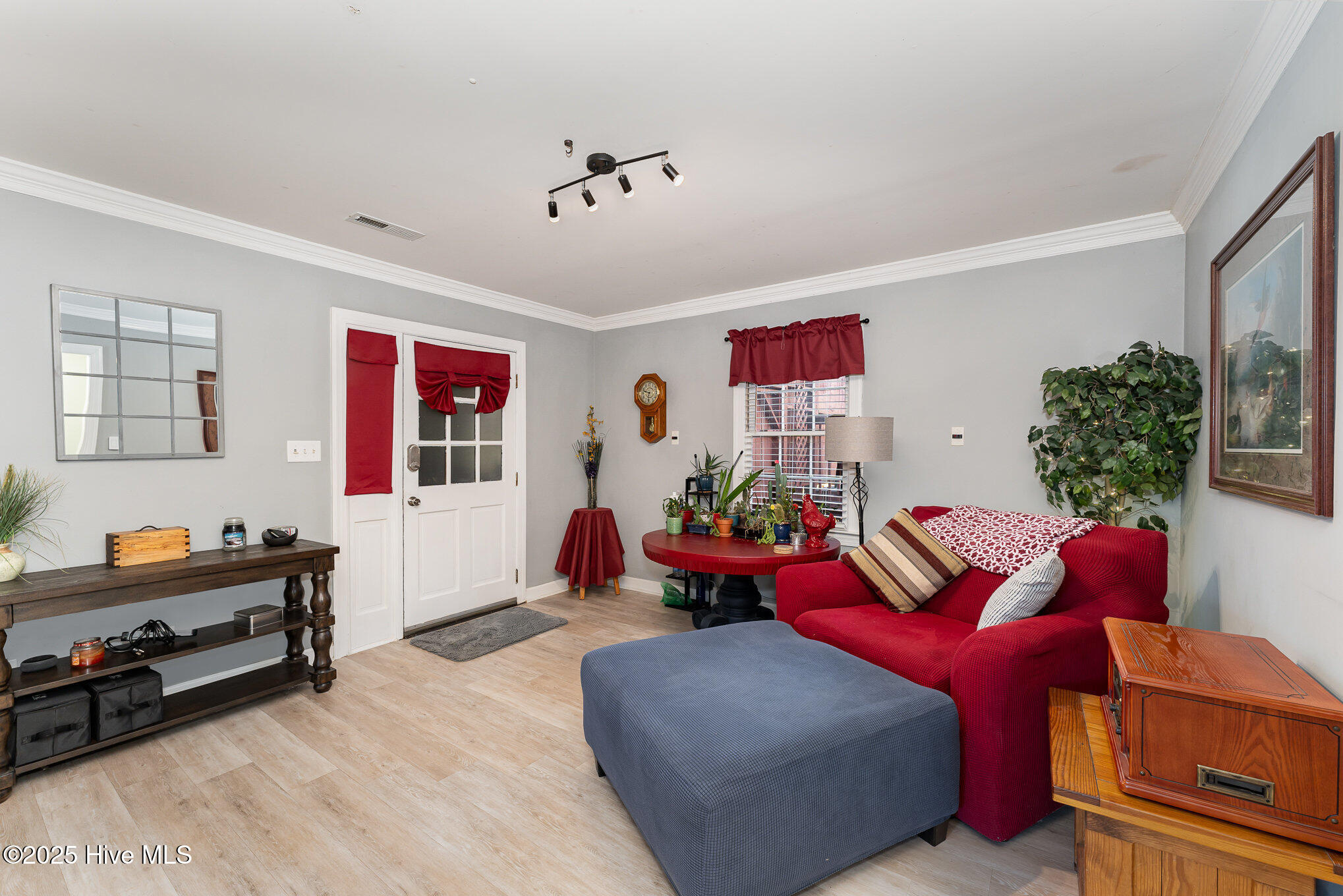 817 Roanoke Drive Cary, NC 27513 - Photo 10 of 26 011_a7400695-edit_937