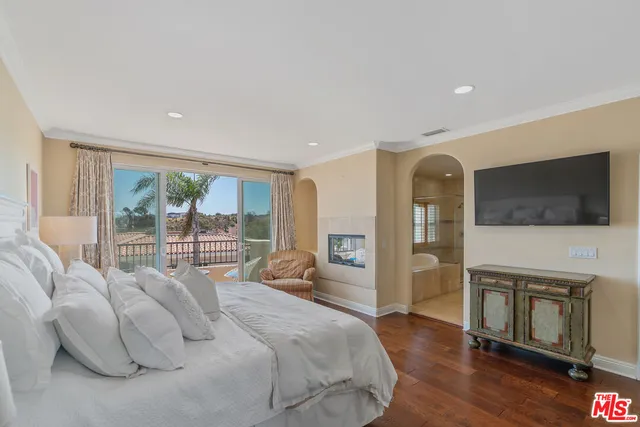 $2,295,000 | 23963 De Ville Way, Malibu, CA 90265