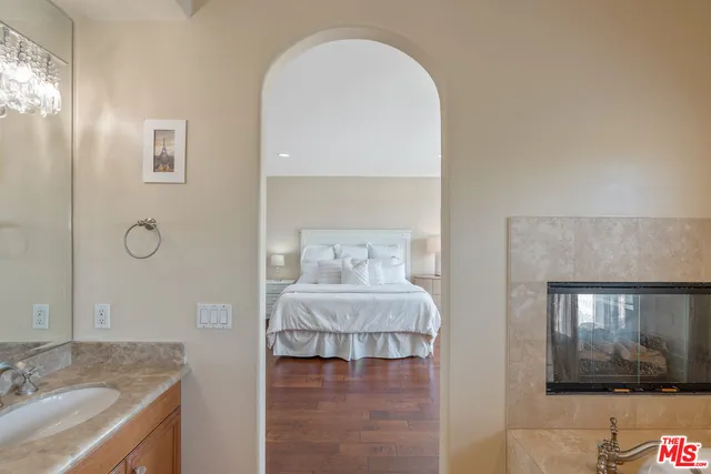 $2,295,000 | 23963 De Ville Way, Malibu, CA 90265