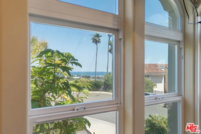 $2,295,000 | 23963 De Ville Way, Malibu, CA 90265
