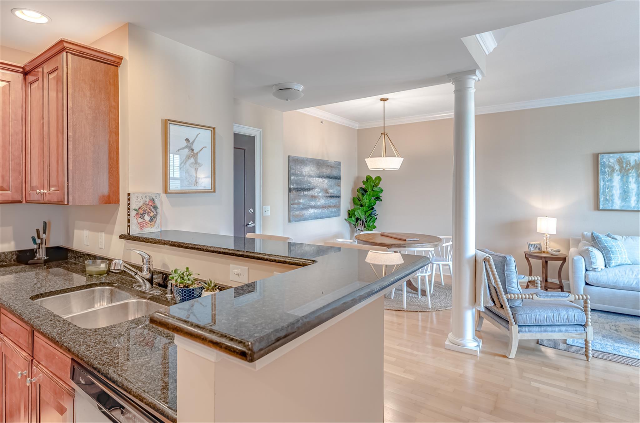 498 Albemarle Road, Unit 516 Charleston, SC 29407 - Photo 6 of 28 Ktichen 3