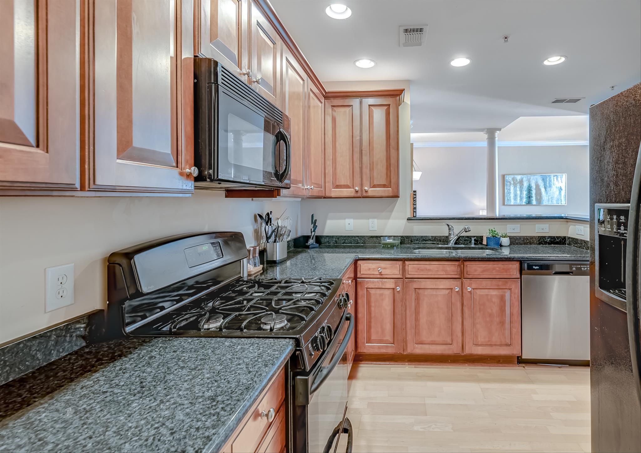 498 Albemarle Road, Unit 516 Charleston, SC 29407 - Photo 10 of 28 Ktichen 4