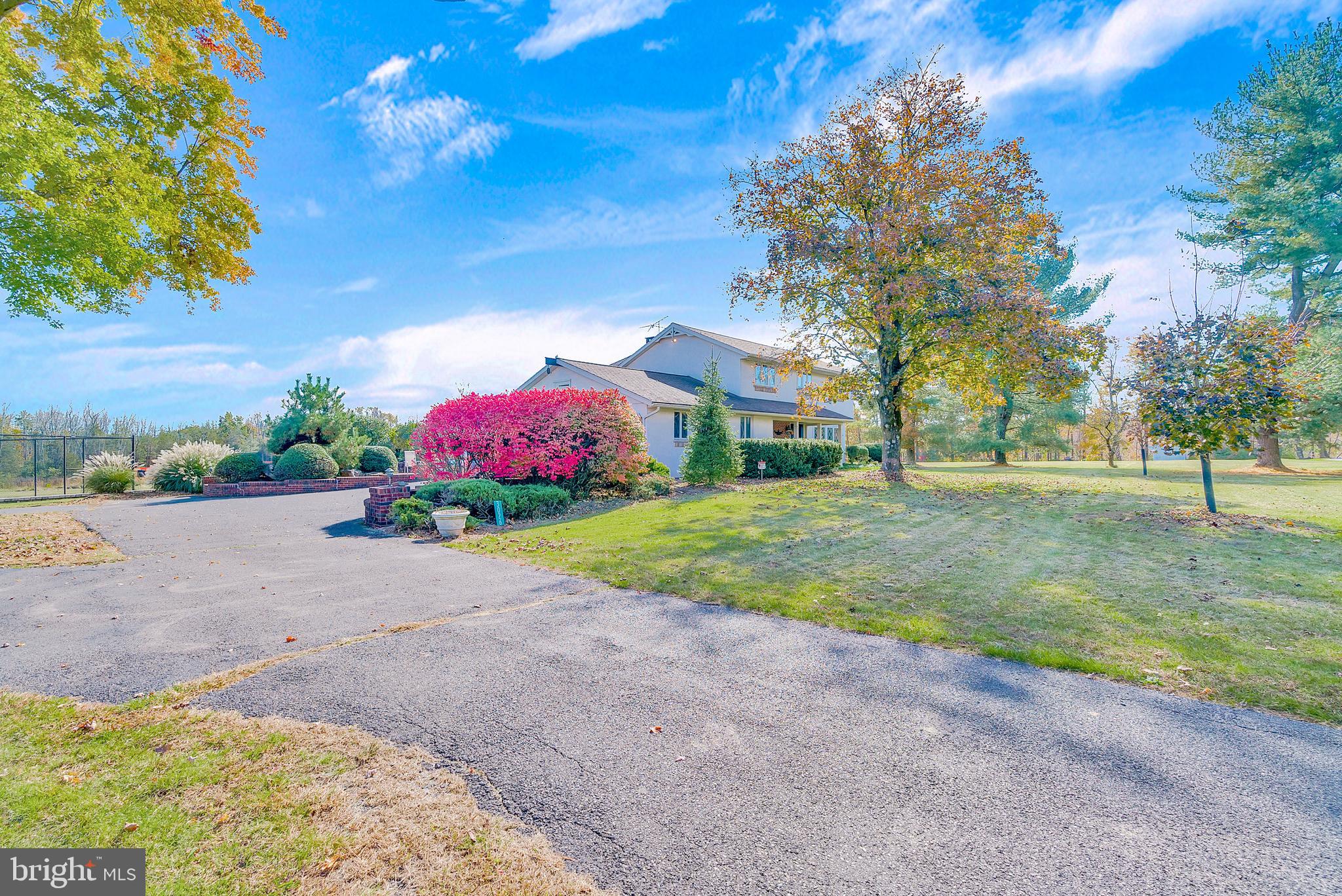 3026 Bowers Mill Road Pennsburg, PA 18073 - Photo 3 of 28 circle driveway