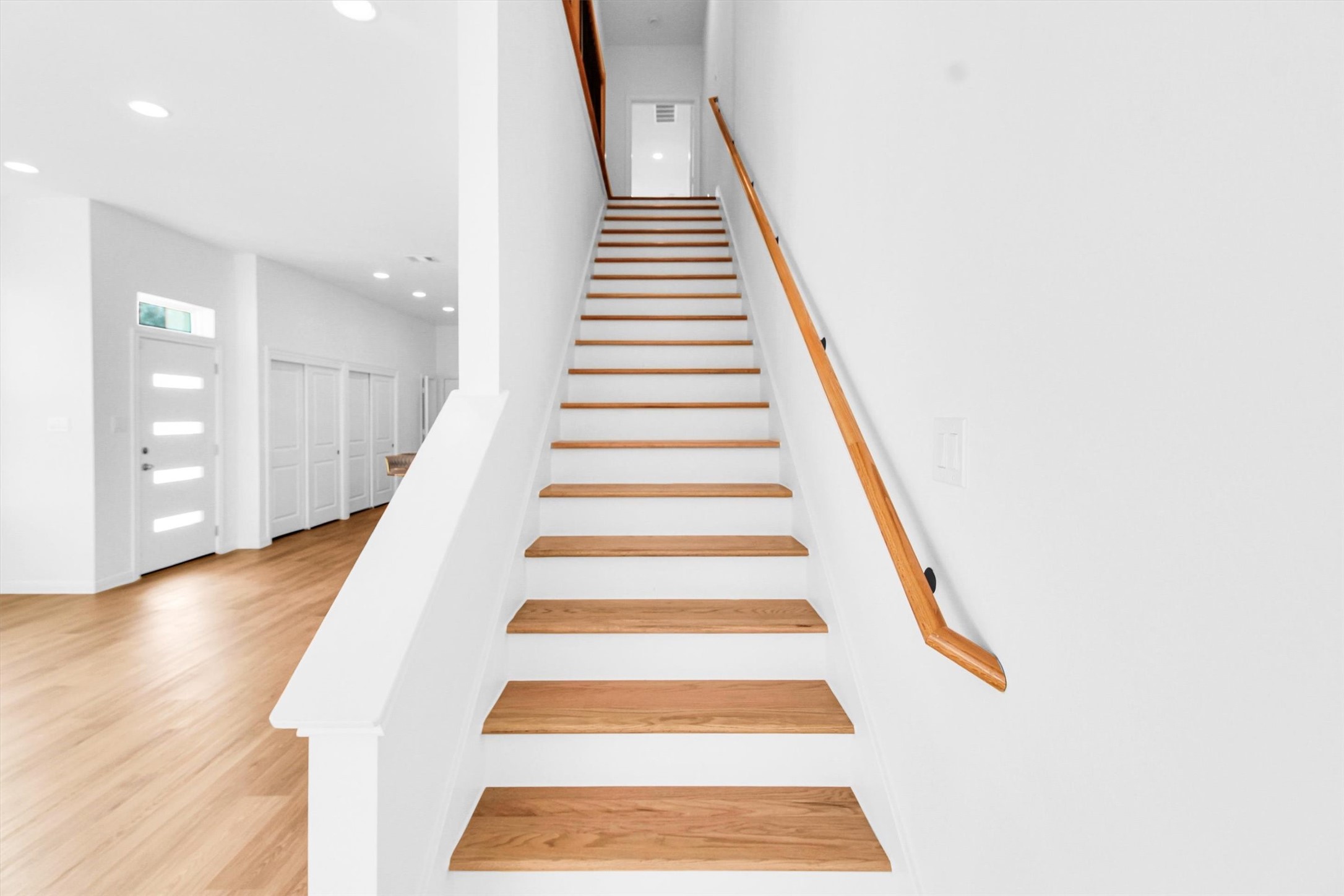 5325 Rue Street Houston, TX 77033 - Photo 14 of 34 a view of entryway