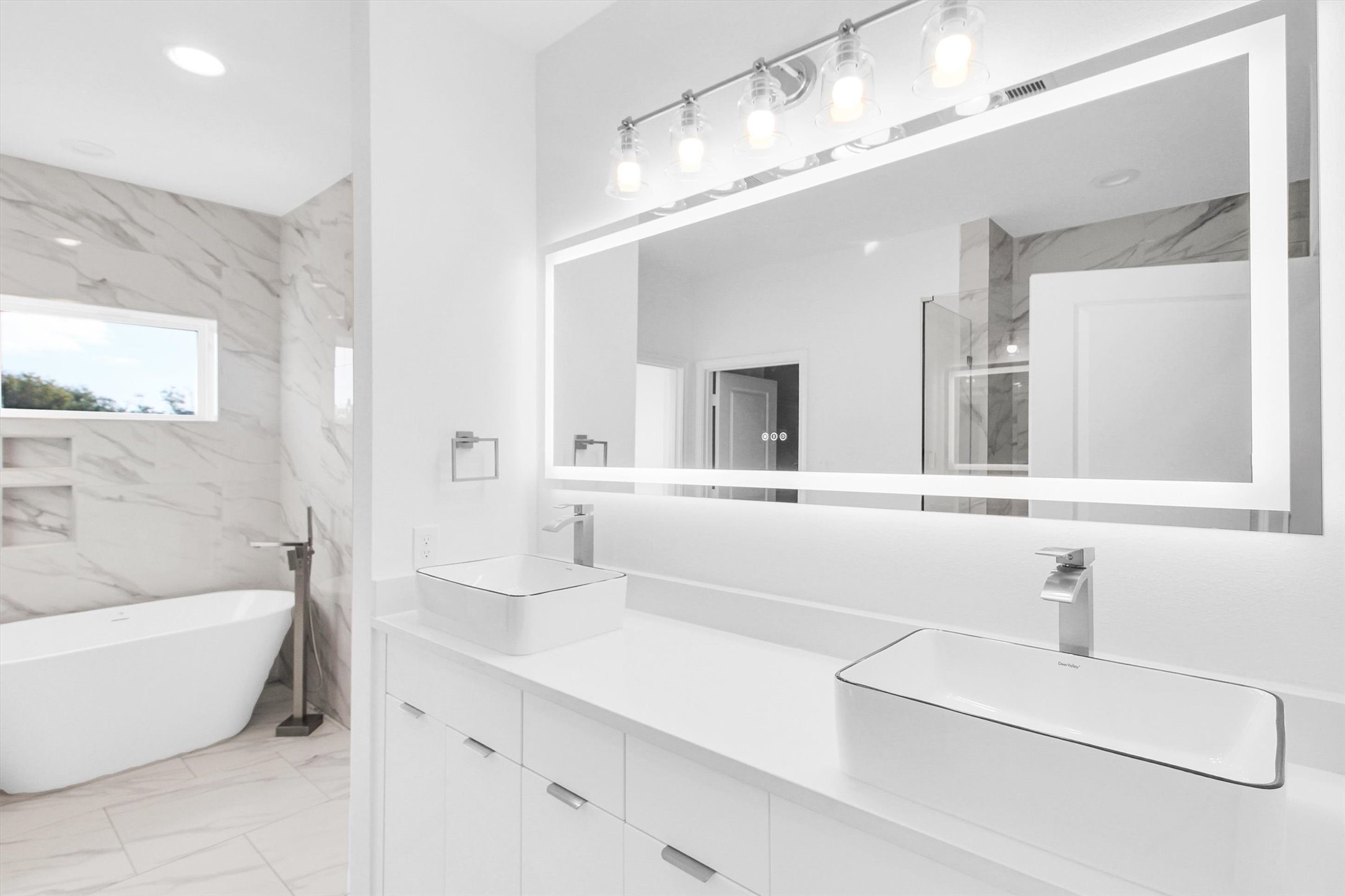 5325 Rue Street Houston, TX 77033 - Photo 19 of 34 a bathroom with a double vanity sink mirror and bathtub
