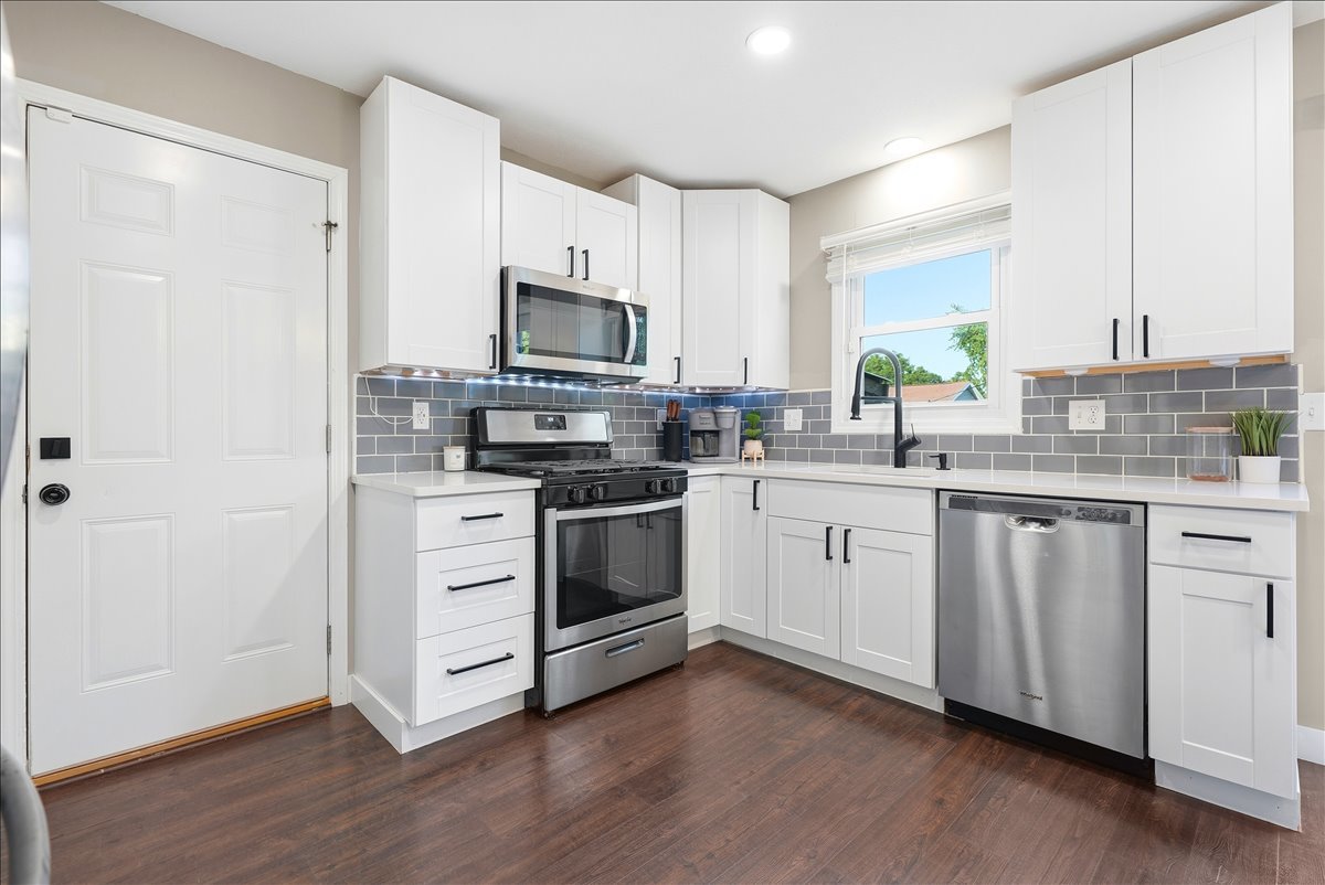 2830 Rocksbury Drive Bloomington, IL 61705 - Photo 13 of 37