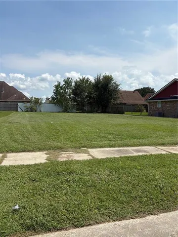 $50,000 | 3020 Lakewood Drive, Violet, LA 70092