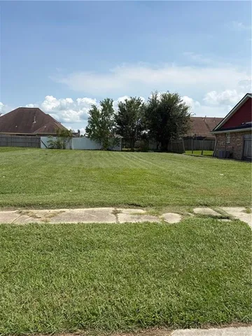 $50,000 | 3020 Lakewood Drive, Violet, LA 70092