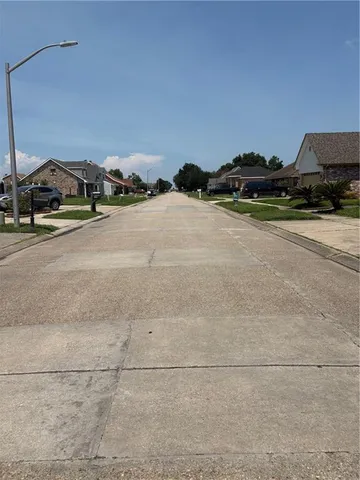 $50,000 | 3020 Lakewood Drive, Violet, LA 70092