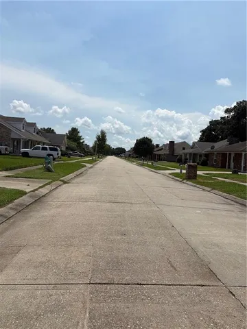 $50,000 | 3020 Lakewood Drive, Violet, LA 70092