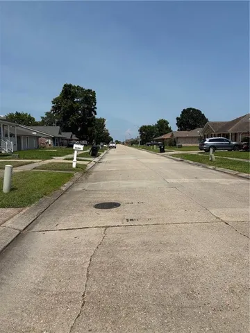 $50,000 | 3020 Lakewood Drive, Violet, LA 70092