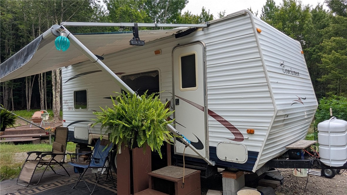 12-2-11 Wood Road Jefferson, NY 12093 - Photo 10 of 42 19" 2009 Champion Camper