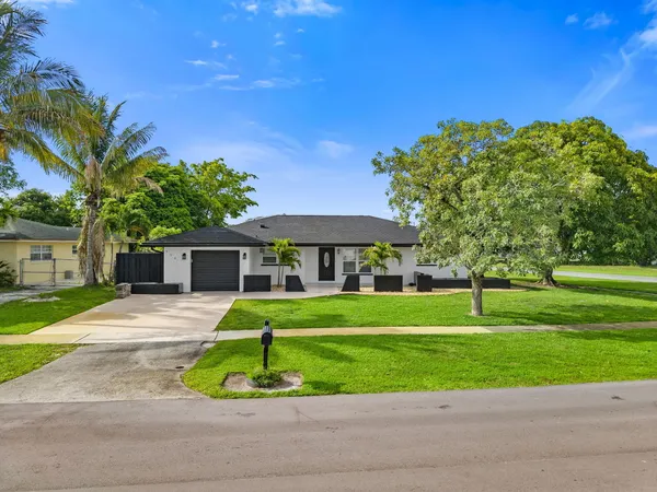 $3,600 | 908 Hibiscus Drive, Royal Palm Beach, FL 33411