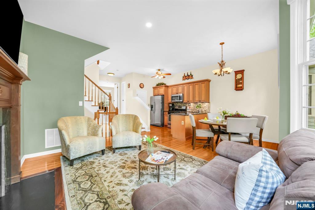 15 Nuthatcher Court Wayne, NJ 07470 - Photo 4 of 34