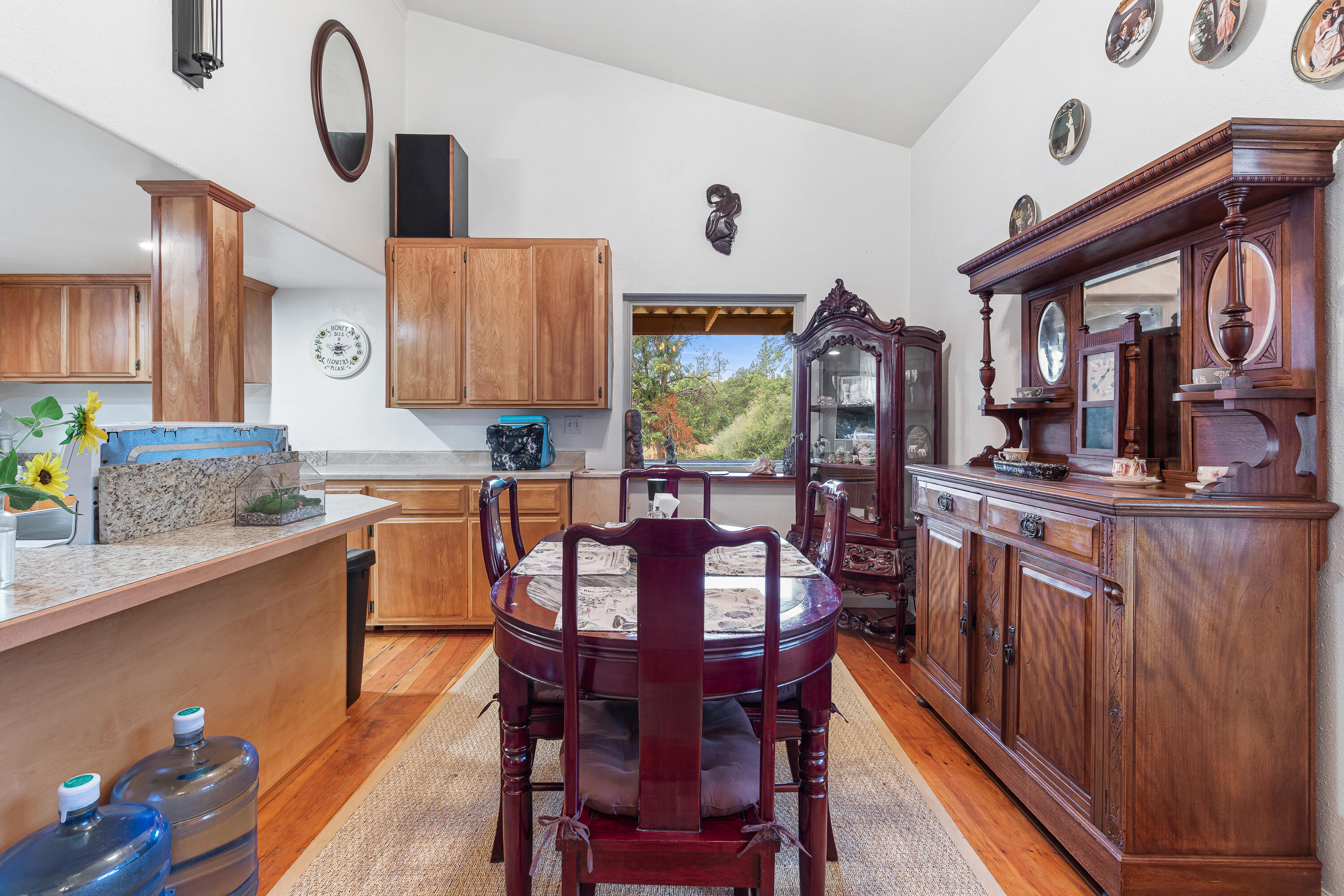 2975 Hammel Road Eagle Point, OR 97524 - Photo 9 of 42 Main Dining area